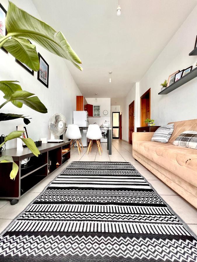 F8 1 Seaview Room, Living And Bathroom Shared , Stjulians Saint Julian's Dış mekan fotoğraf