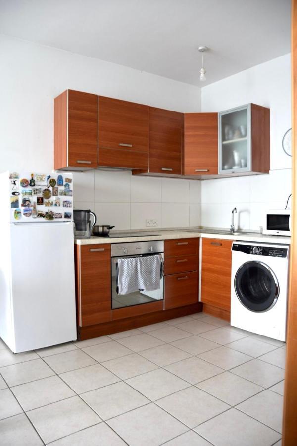 F8 1 Seaview Room, Living And Bathroom Shared , Stjulians Saint Julian's Dış mekan fotoğraf