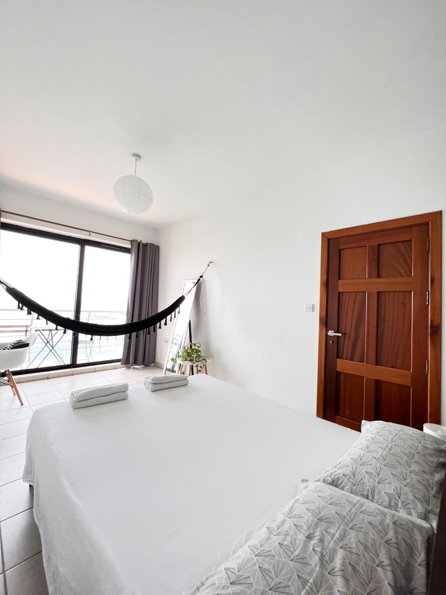 F8 1 Seaview Room, Living And Bathroom Shared , Stjulians Saint Julian's Dış mekan fotoğraf